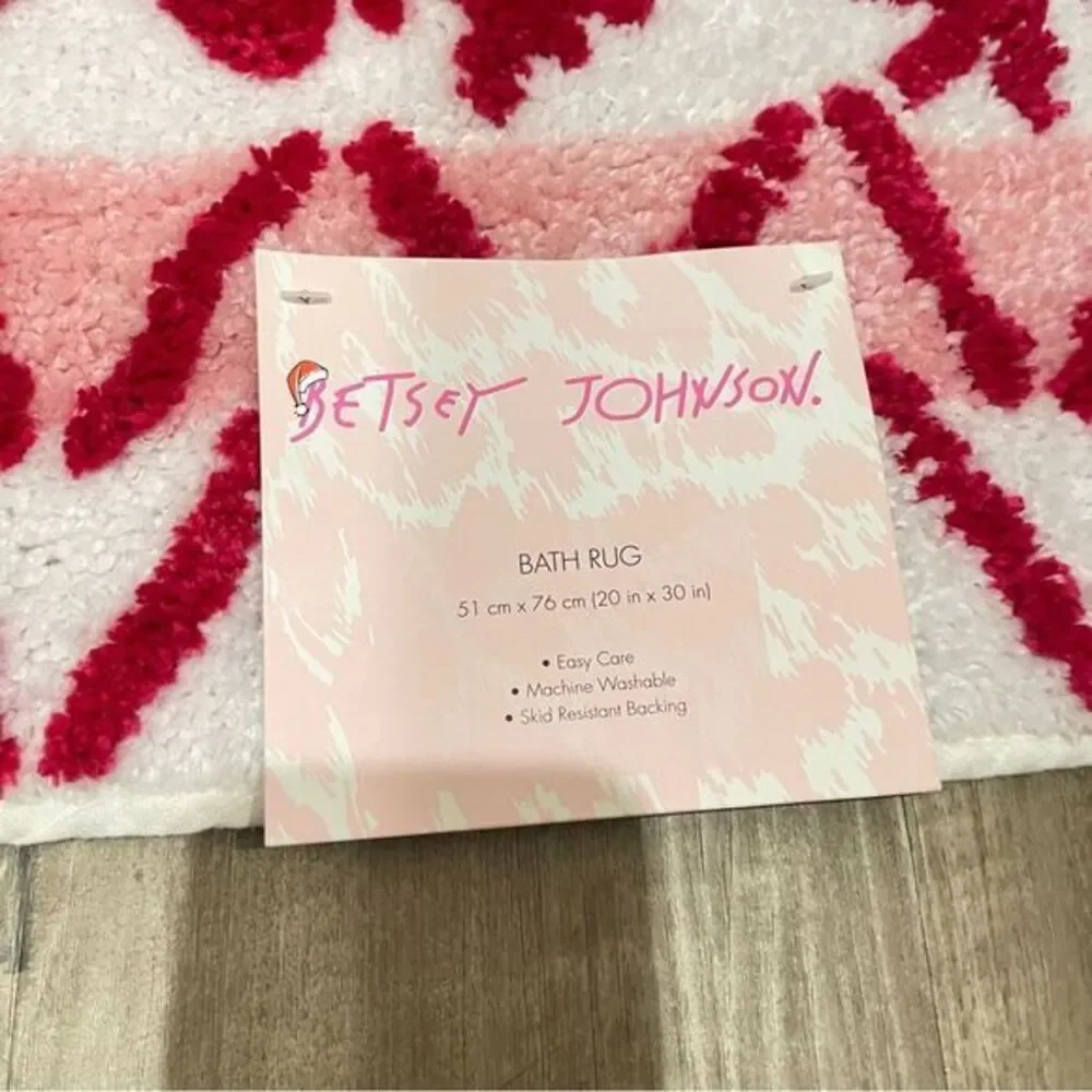 NEW Betsey Johnson Pink White Snowflake Chevron Bath Rug Mat Holiday Christmas